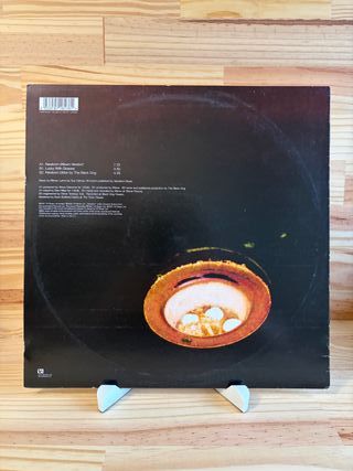 ⮑ Elbow – Newborn (2001)