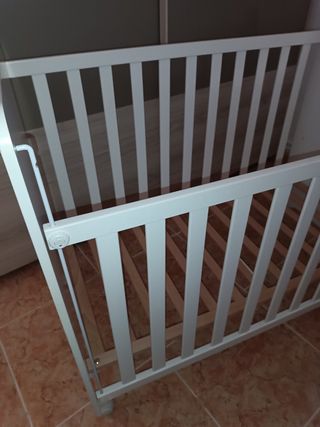 Cuna bebé con estrellas diseño nórdico