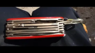 Navaja Suiza Roja con Lupa