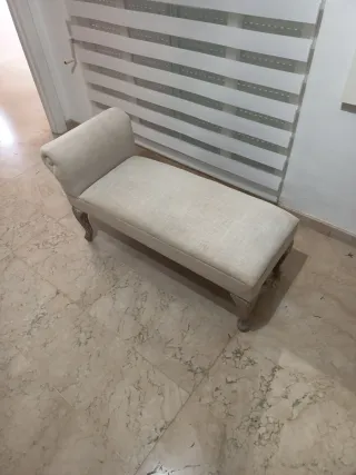 Diván de tela beige