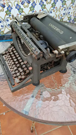 Máquina de escribir Underwood muy antigua.