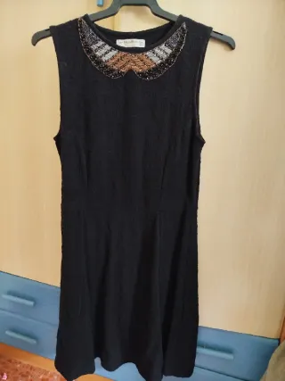 Vestido negro con cuello Peter Pan