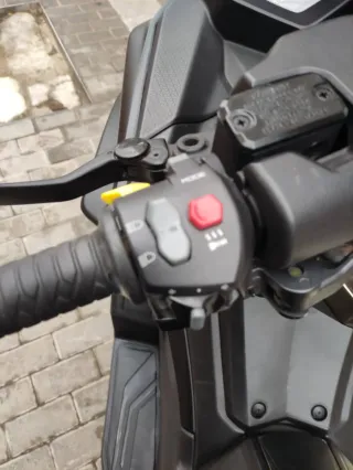 Maxi Scooter Negra Automática