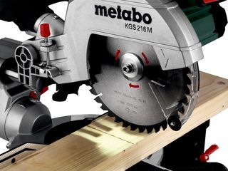 Metabo KGS216M Sierra Ingletar Tracción