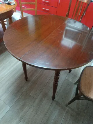 Mesa de cocina redonda de madera