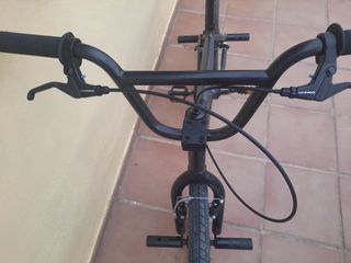 Bicicleta BMX gris