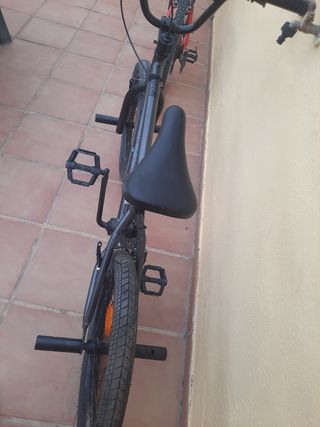 Bicicleta BMX gris