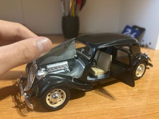 Citroen TA 15 CV 1/24 Burago