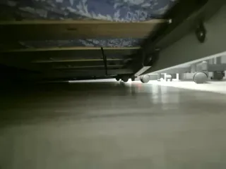 Cama nido blanca y amarilla