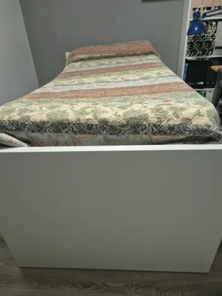 Cama nido blanca y amarilla