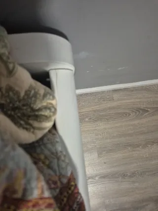 Cama nido blanca y amarilla