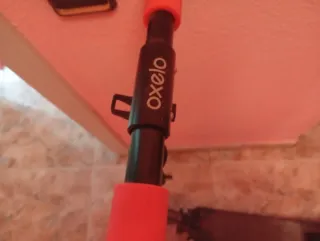 Patinete infantil naranja y negro