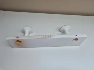 Perchero de pared blanco