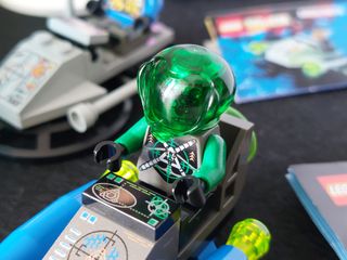 Lotto di set LEGO Space Insectoid, Expolorer e UFO