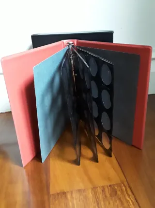 ALBUM PARDO MONEDAS NUEVO CON 3 HOJAS