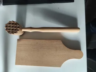 Maza y tabla de madera para carne