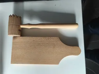 Maza y tabla de madera para carne