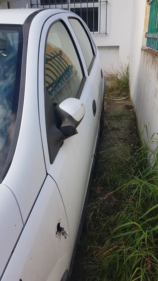 Opel Corsa 2001 para reparar. Barrato. Cheap car