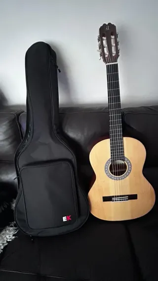 Guitarra Clásica Alba Casi Nueva