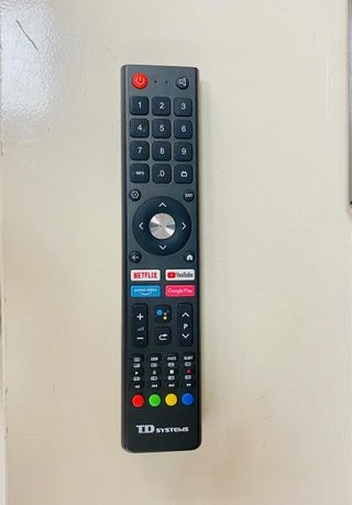 SMART TV TDSYSTEMS 10220203 CON MANDO