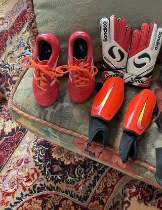 Botas fútbol Adidas niño y complementos Nike