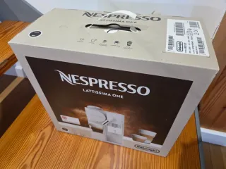 Cafetera DeLonghi Nespresso Lattissima One