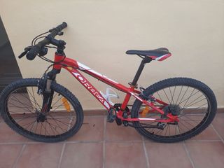 Bicicleta de Montaña Roja marca Orbea.
