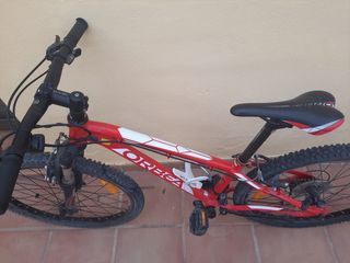 Bicicleta de Montaña Roja marca Orbea.