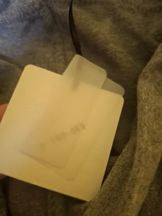 Pantaloni grigi con fiocco