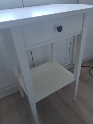 2 Mesitas de noche blanca 20€ cada una (MUDANZA)