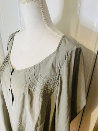 Blusa Sita Murt Seda Natural Verde Oliva