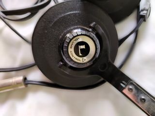 Auriculares Realistic HD-810RV