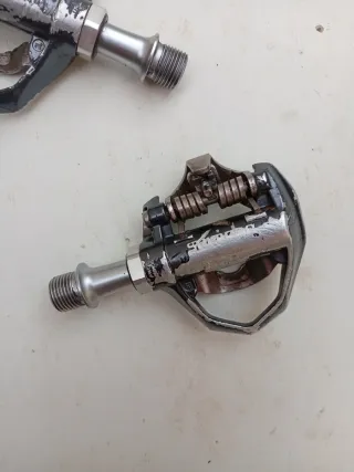 Pedales Gravel Shimano