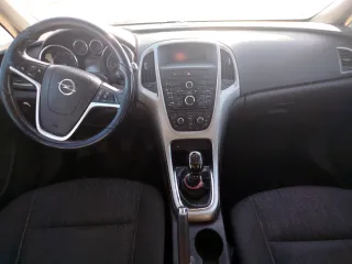 Opel Astra 2011