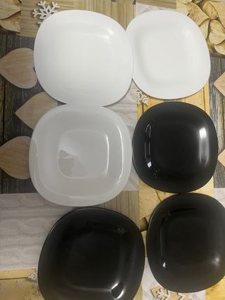 Set piatti quadrati bianchi e neri