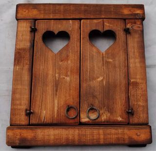 Finestra Rustica Legno con Cuori