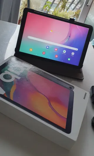 Samsung Galaxy Tab A - Funda y Cargador