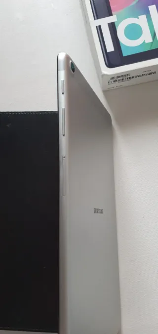 Samsung Galaxy Tab A - Funda y Cargador