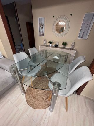 Mesa de cristal redonda con 4 sillas