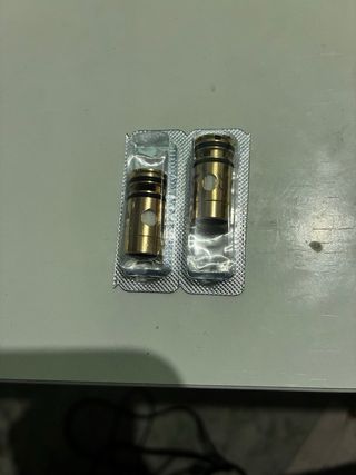 Dispositivo electrónico con diseño damasquinado