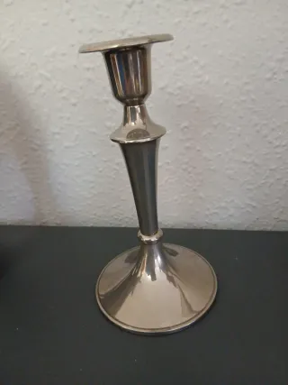 Portavelas de metal plateado