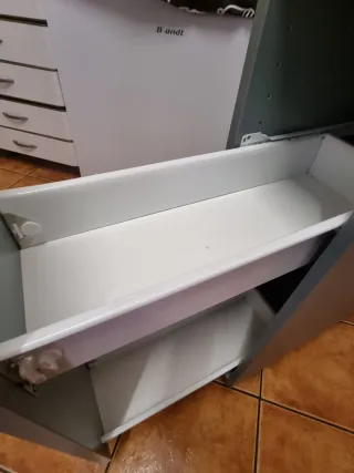 Cajones de cocina grises