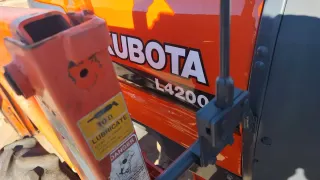 Tractor Kubota L 4200 con pala
