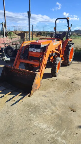 Tractor Kubota L 4200 con pala