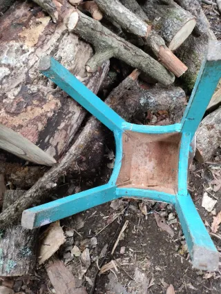 Taburete madera azul y blanco para restaurar