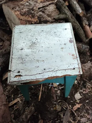 Taburete madera azul y blanco para restaurar