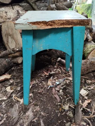 Taburete madera azul y blanco para restaurar