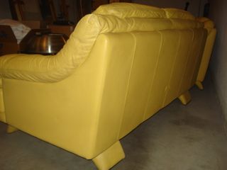 Divano in pelle giallo