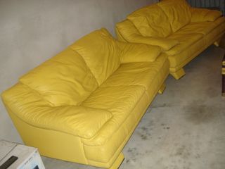 Divano in pelle giallo