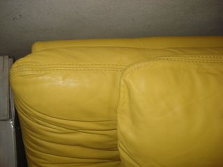 Divano in pelle giallo